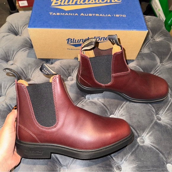Blundstone Shoes - New Size 9.5 Blundstone Footwear PU/TPU Elastic Sided V Cut Boots